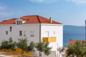 Отель Knezovic Apartments  Подстрана